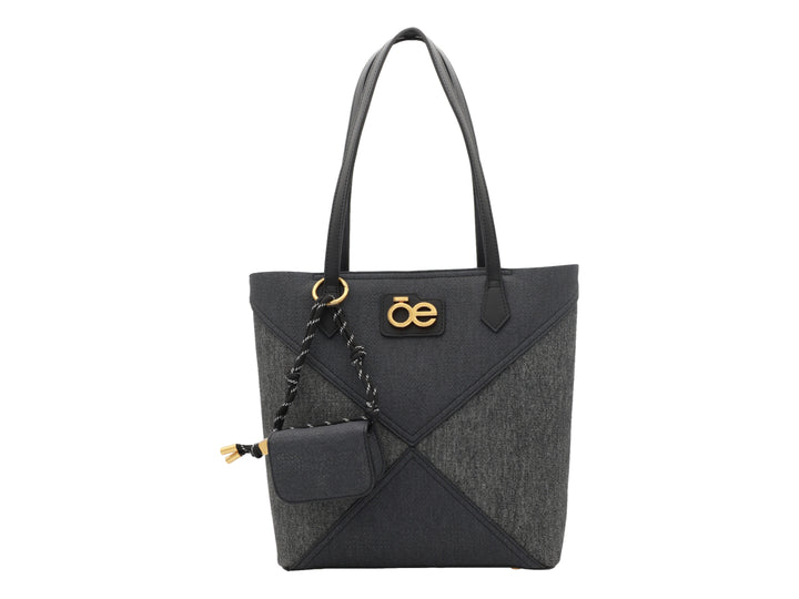 Bolsa de hombro Cloe color negro con detalles en gris, herrajes dorados y un pequeño monedero colgante.