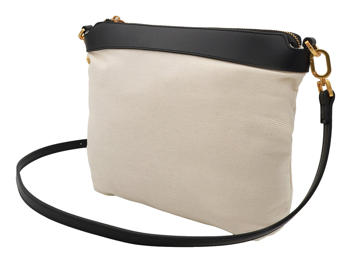 Bolsa de hombro Cloe color negro con detalles en gris, herrajes dorados y un pequeño monedero colgante.