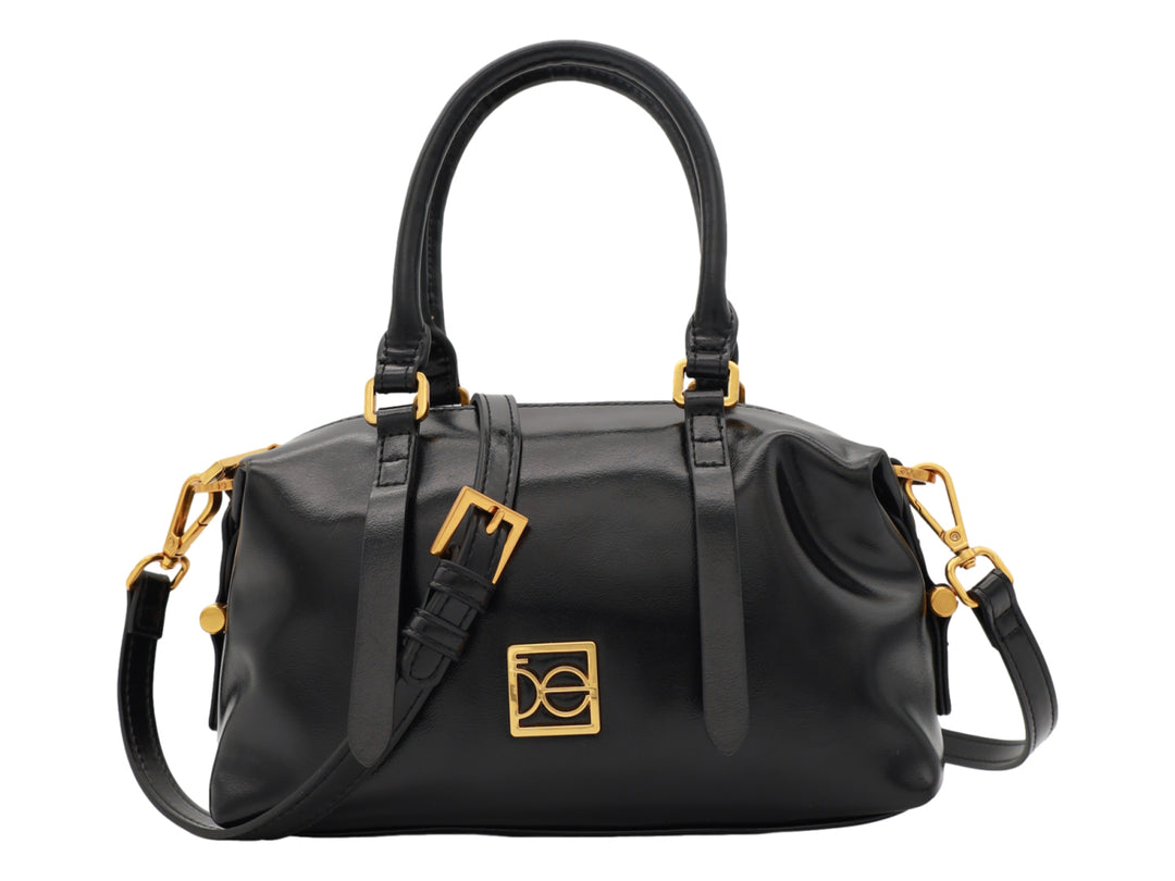 Bolso de mano Cloe color negro brillante con herrajes y logotipo en tono dorado.