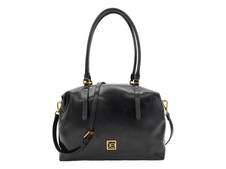 Bolso de hombro Cloe en color negro con detalles y herrajes en tono dorado.