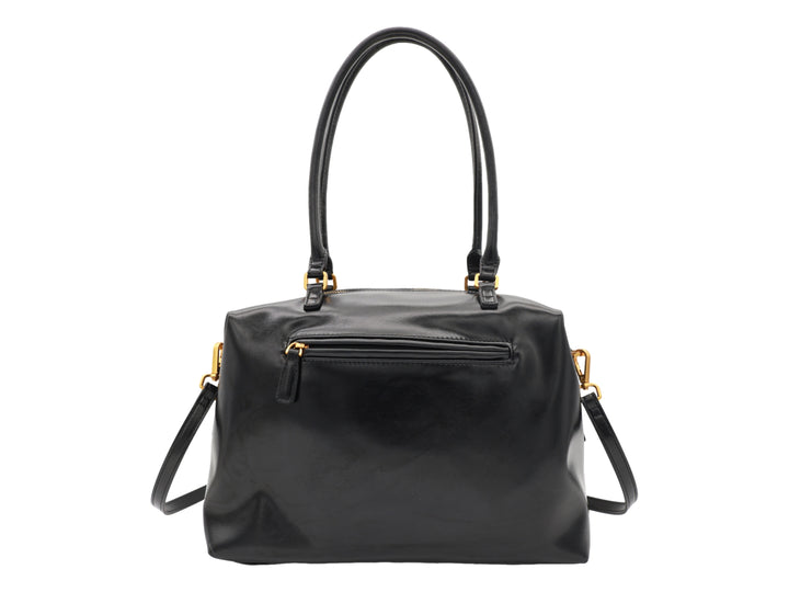 Bolso de hombro Cloe en color negro con detalles y herrajes en tono dorado.