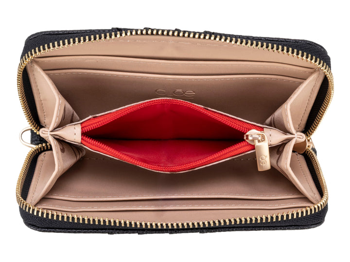 Bolso estilo cartera Cloe en color negro con textura rugosa, correa desmontable y detalles dorados.