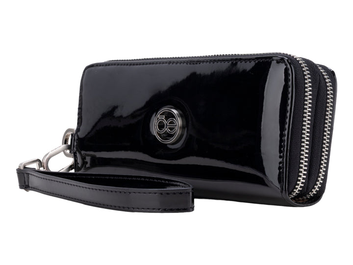 Cartera negra brillante de Cloe con correa de mano y cierre superior.