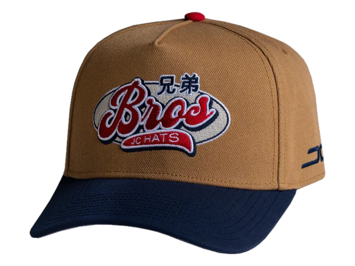 Gorra JC HATS color marrón con visera azul marino y logotipo bordado &