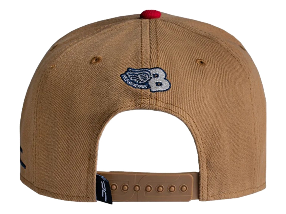 Gorra JC HATS color marrón con visera azul marino y logotipo bordado &