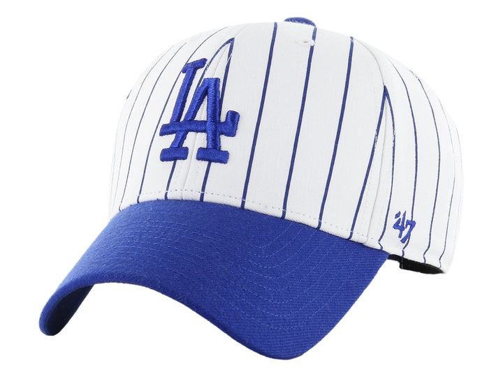 Gorra 47 Brand blanca con rayas azules verticales, visera azul y logotipo LA bordado al frente.