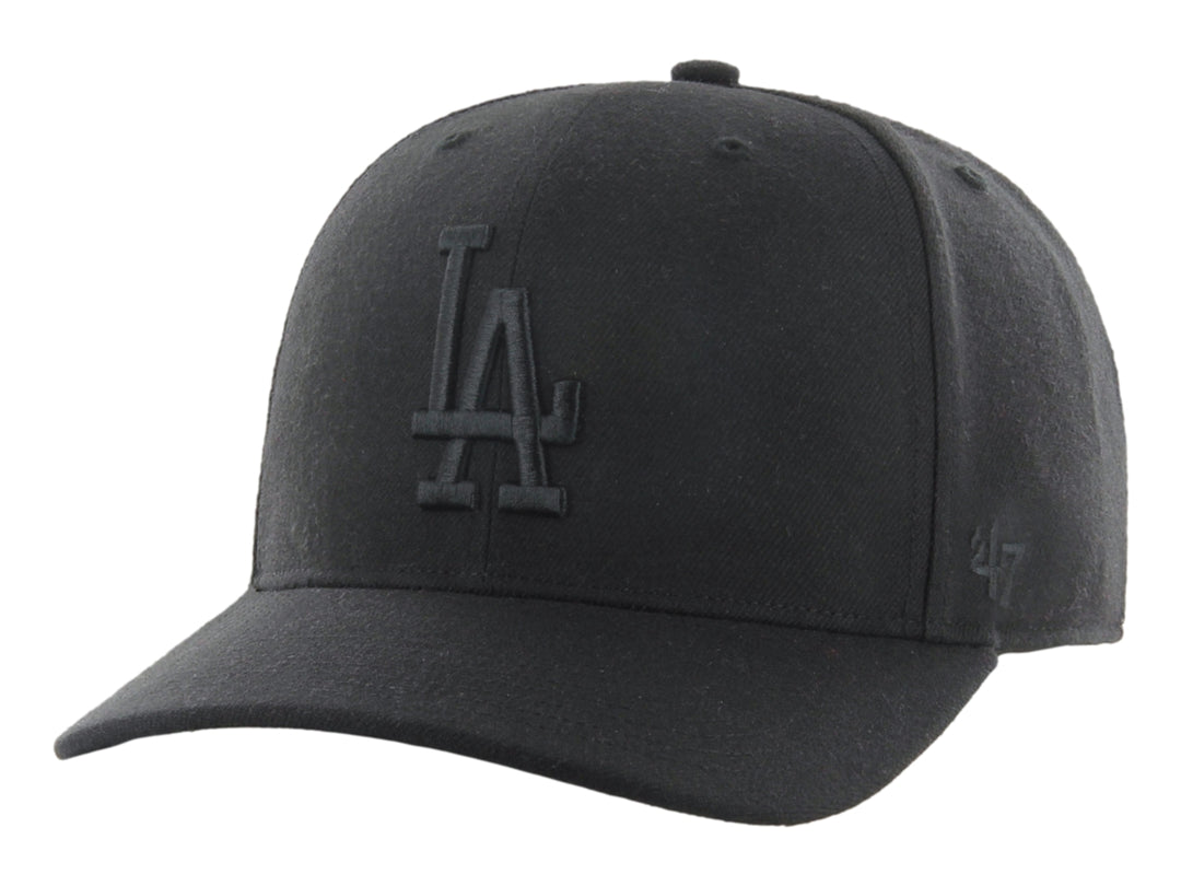 Gorra negra de la marca 47 Brand con logotipo LA bordado en el centro y visera curva.