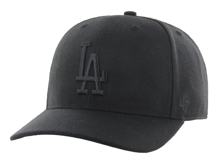 Gorra negra de la marca 47 Brand con logotipo LA bordado en el centro y visera curva.
