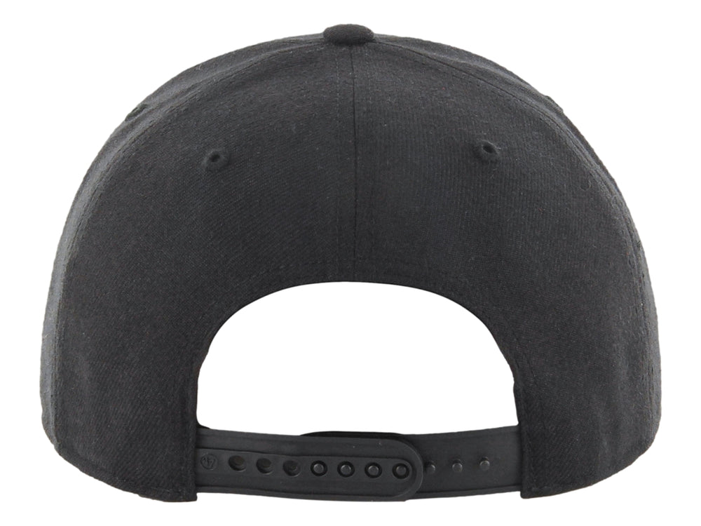 Gorra negra de la marca 47 Brand con logotipo LA bordado en el centro y visera curva.