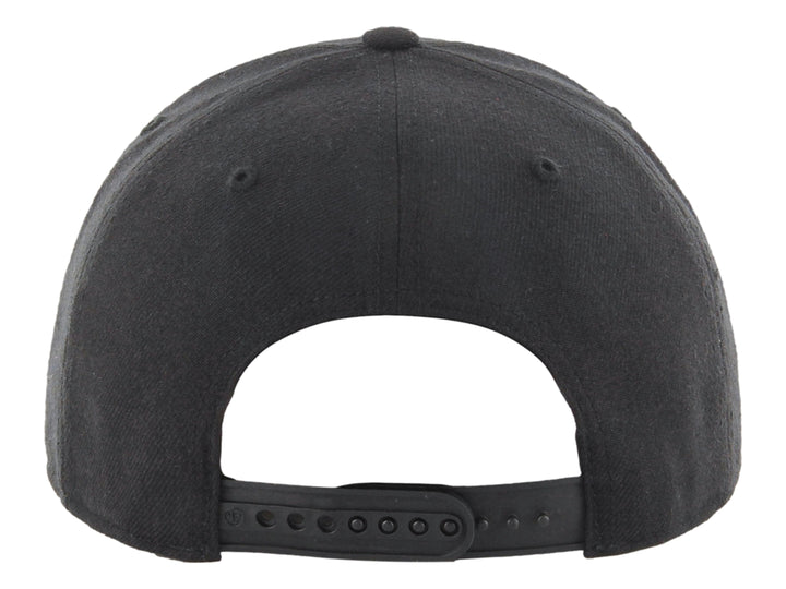 Gorra negra de la marca 47 Brand con logotipo LA bordado en el centro y visera curva.