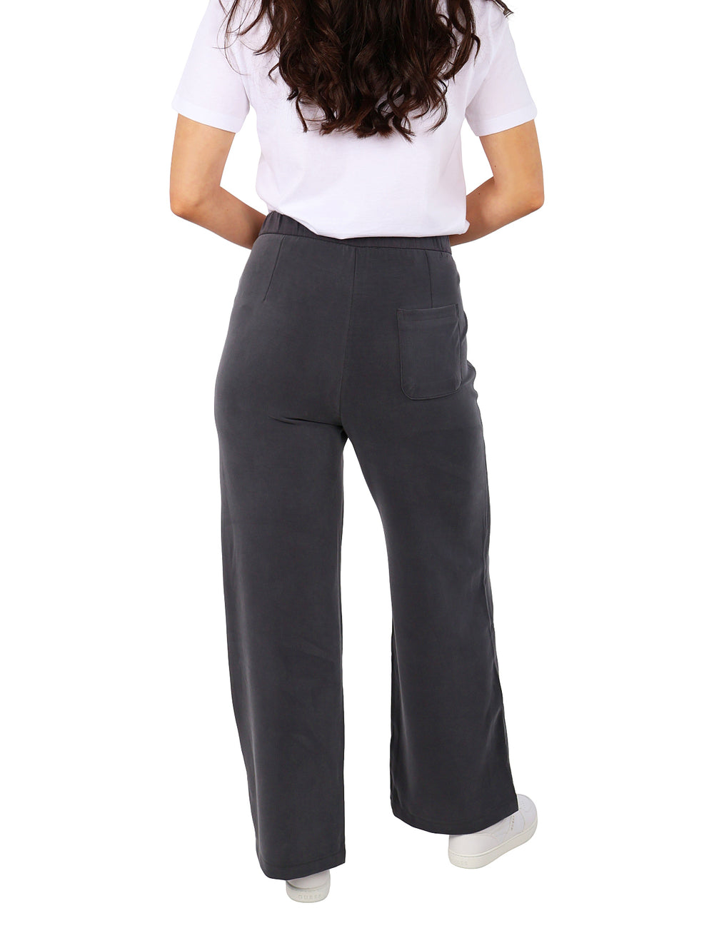 Pantalón gris de pierna ancha con cintura elástica y jareta.