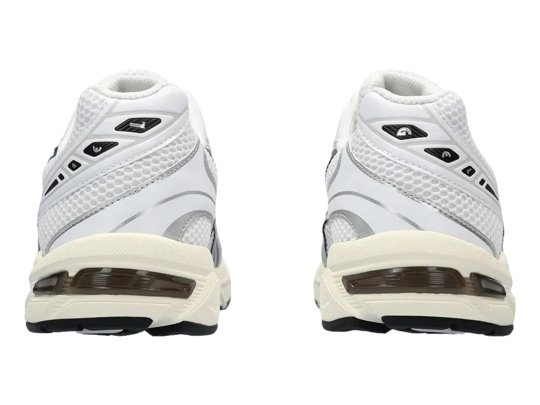 Tenis deportivos ASICS GEL-1130 color blanco y gris con detalles negros, vista lateral.