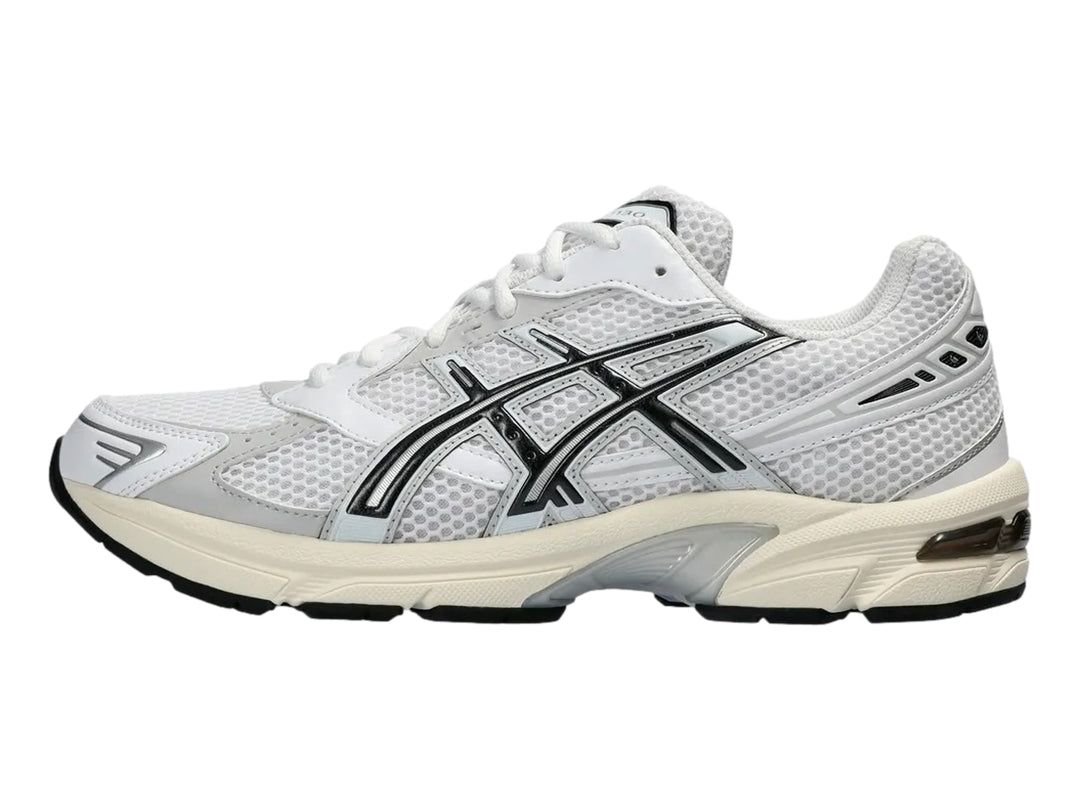 Tenis deportivos ASICS GEL-1130 color blanco y gris con detalles negros, vista lateral.
