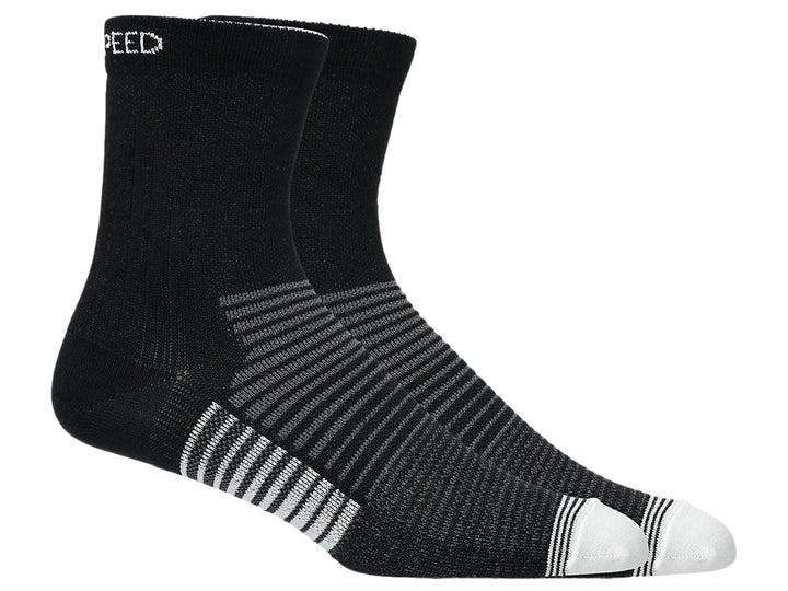 Par de calcetines deportivos ASICS color negro con detalles en blanco y diseño de rayas en el pie.