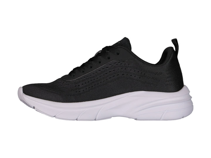 Tenis deportivos Charly color negro con suela blanca y logotipo dorado en el costado.
