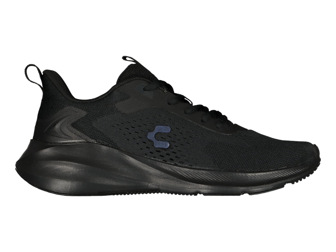 Tenis deportivos Charly color negro con tejido de malla y suela gruesa.