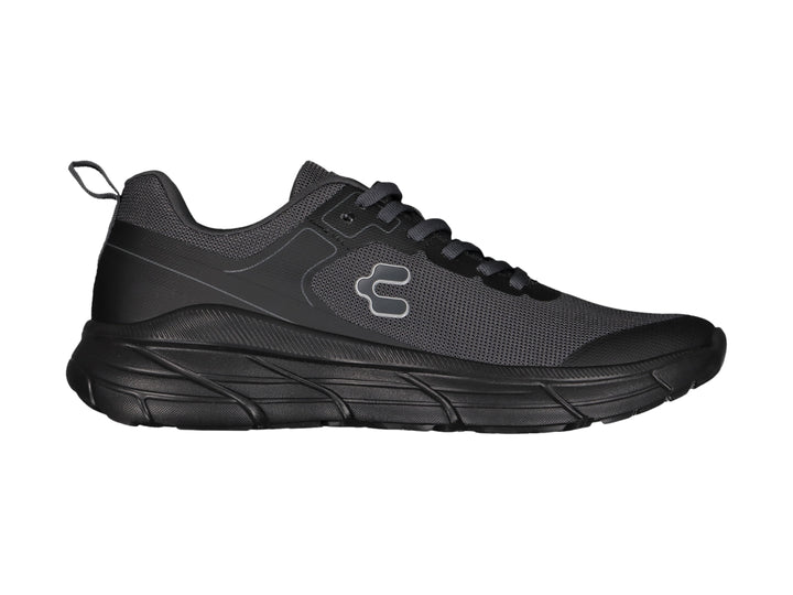 Tenis deportivos Charly en color negro y gris con suela robusta y agujetas negras.
