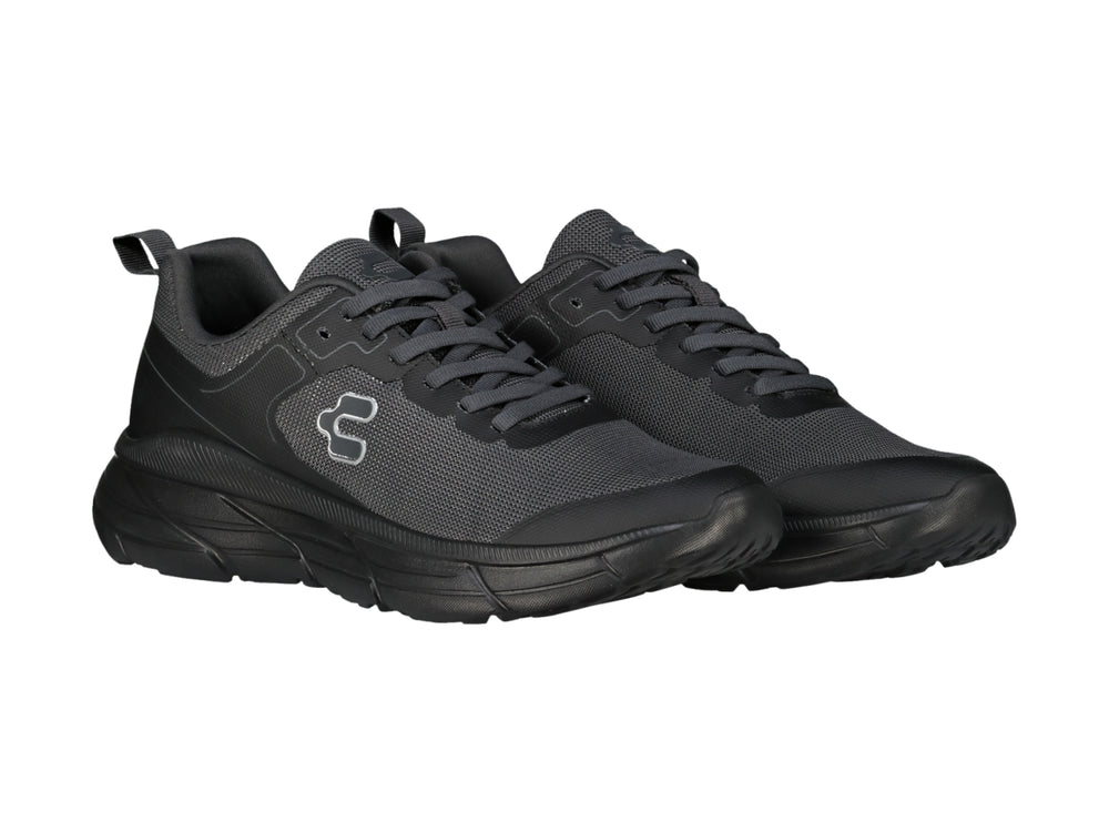 Tenis deportivos Charly en color negro y gris con suela robusta y agujetas negras.