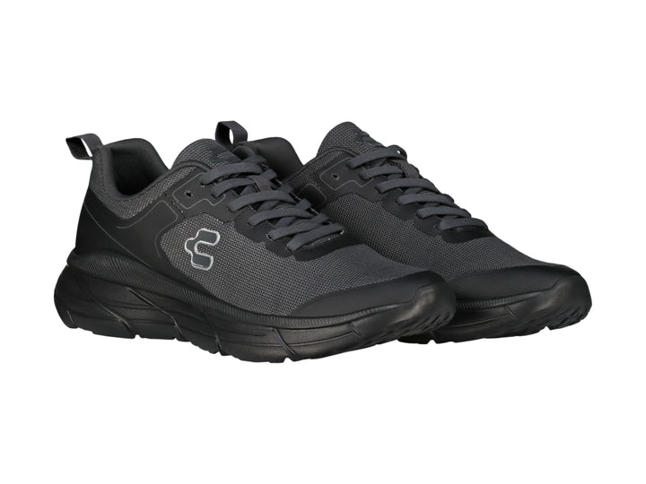 Tenis deportivos Charly en color negro y gris con suela robusta y agujetas negras.