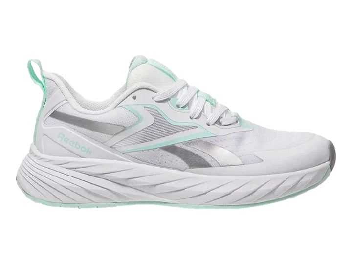 Tenis deportivos Reebok blancos con detalles en azul claro y plata.
