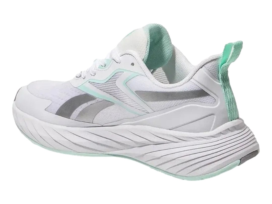 Tenis deportivos Reebok blancos con detalles en azul claro y plata.