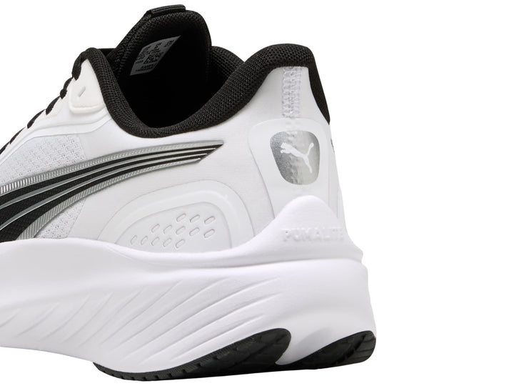 Tenis deportivos PUMA color blanco con detalles en negro y suela blanca.