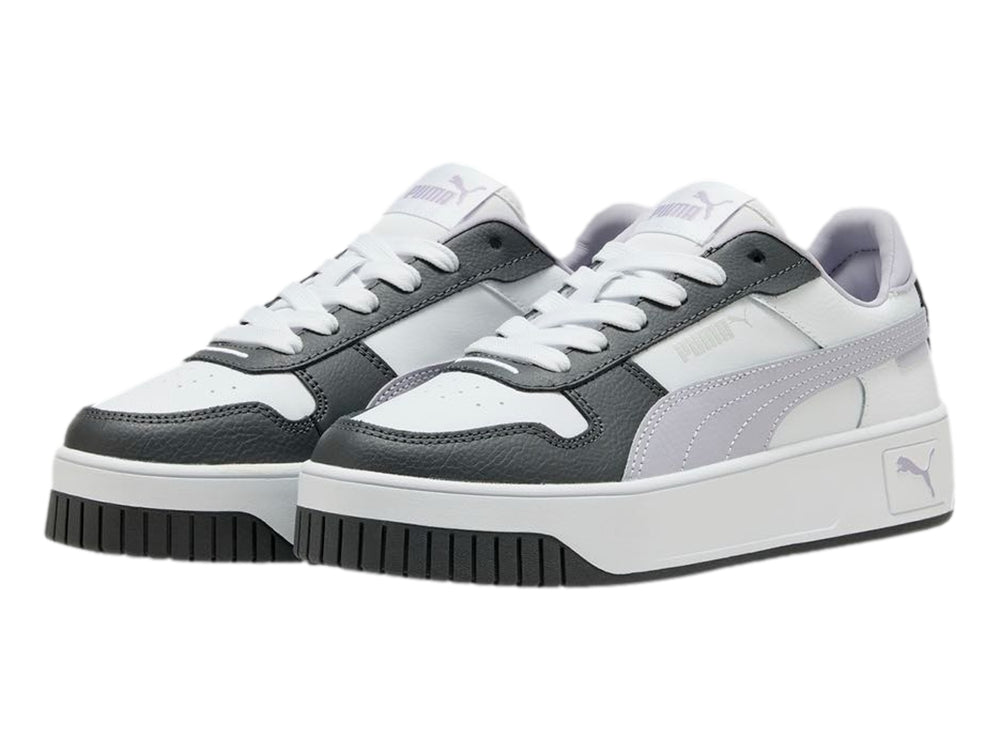 Tenis PUMA Carina Street JR en color blanco con detalles en gris y lila, con suela de plataforma blanca.