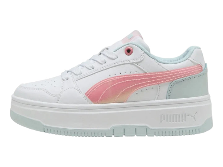 Tenis PUMA blancos con franja rosa y detalles en verde menta, con suela de plataforma elevada.