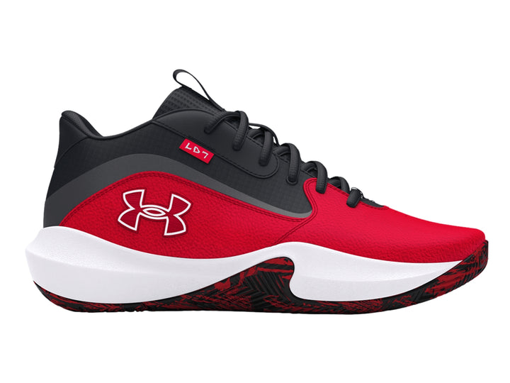 Tenis de baloncesto Under Armour Lockdown 7 en color rojo con detalles en negro y suela blanca.