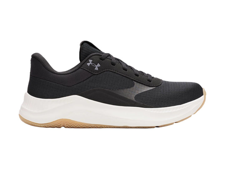 Tenis deportivos Under Armour en color negro con suela blanca y base café, vista lateral.