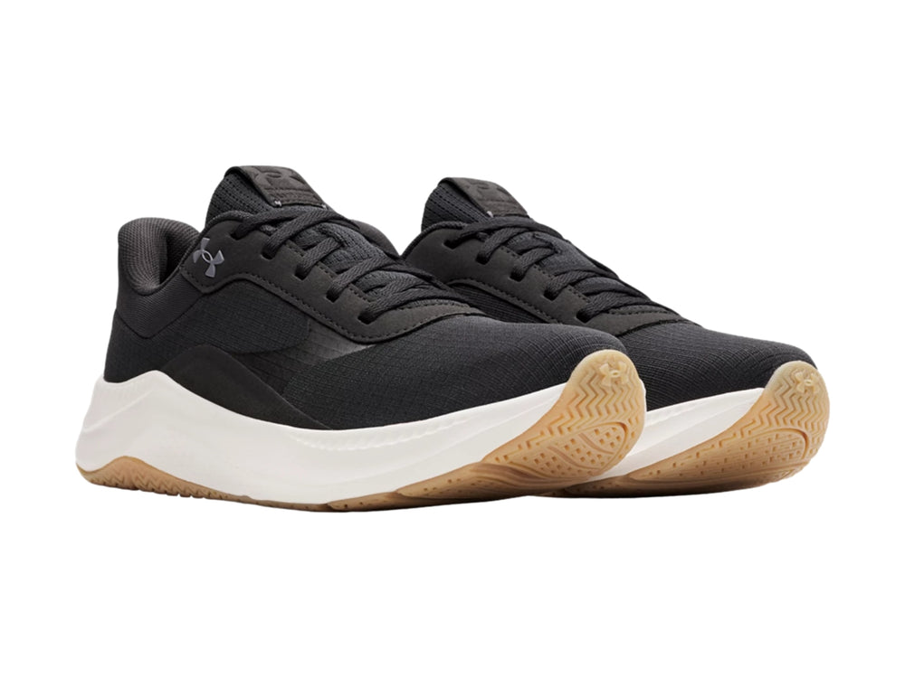 Tenis deportivos Under Armour en color negro con suela blanca y base café, vista lateral.
