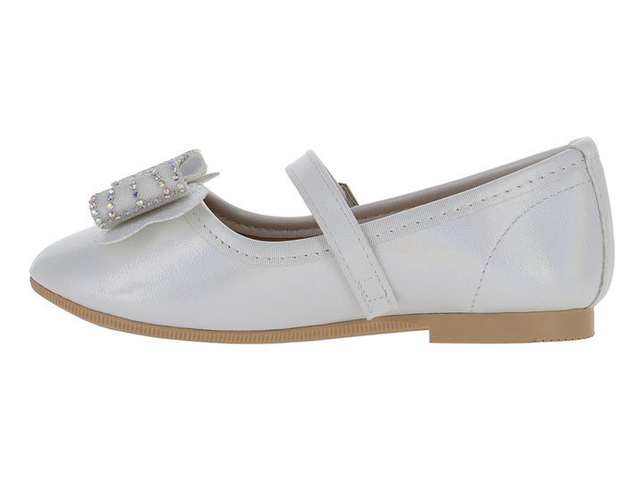 Zapato tipo ballerina color plata para niña con moño decorativo y hebilla.