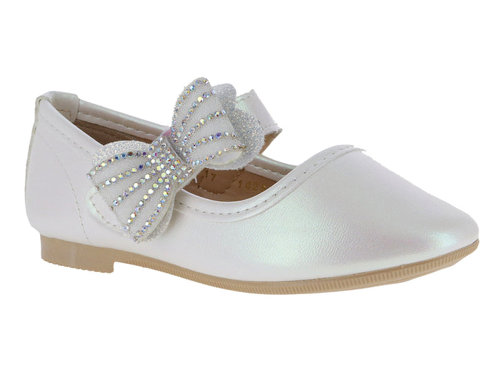 Zapato plano color blanco para niña con un moño decorativo con pedrería brillante en la parte superior.