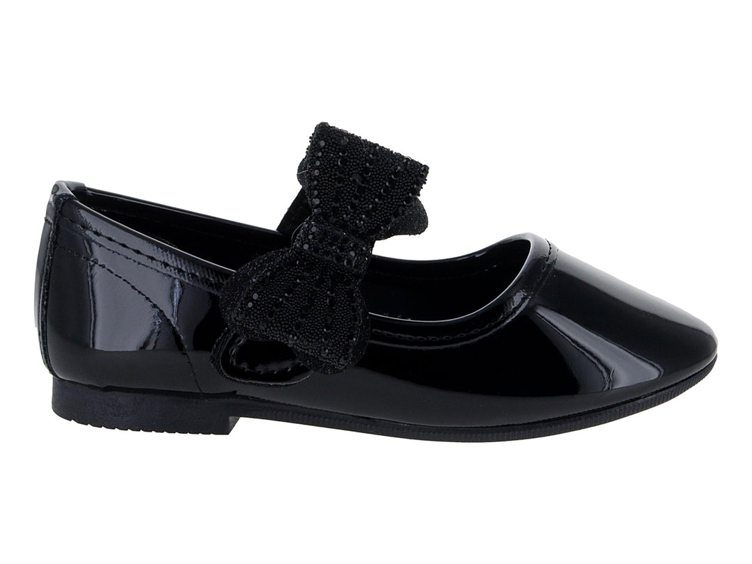 Zapato plano de charol negro para niña con un moño decorativo brillante en la parte superior.