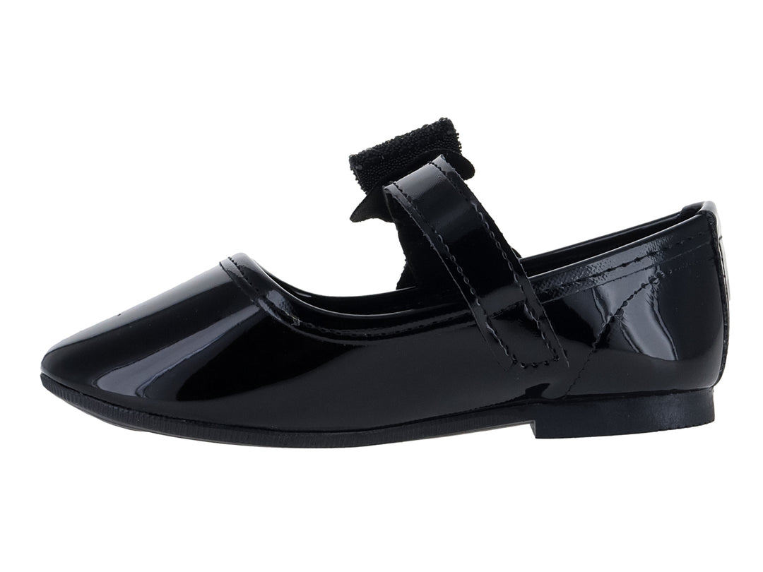 Zapato plano de charol negro para niña con un moño decorativo brillante en la parte superior.