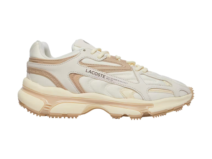 Tenis Lacoste estilo chunky en colores blanco roto y marrón claro con suela robusta y dentada.