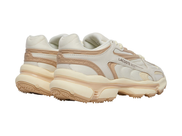 Tenis Lacoste estilo chunky en colores blanco roto y marrón claro con suela robusta y dentada.
