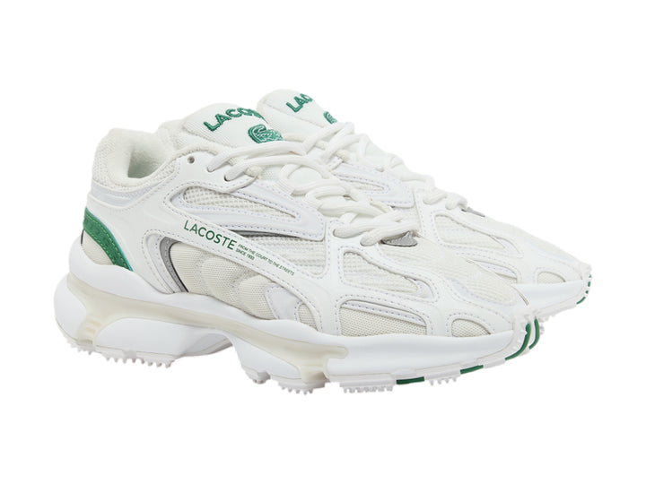 Tenis deportivos Lacoste blancos con detalles en verde y suela gruesa.