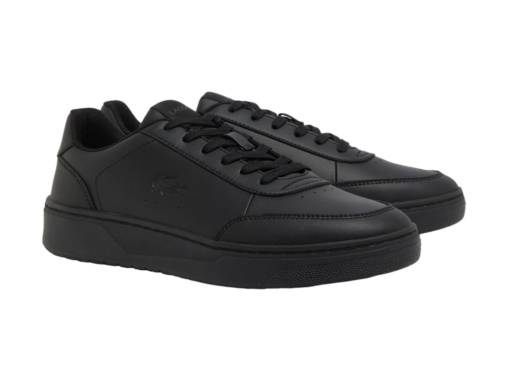 Tenis Lacoste Court Pro en color negro total con logotipo discreto en el costado.