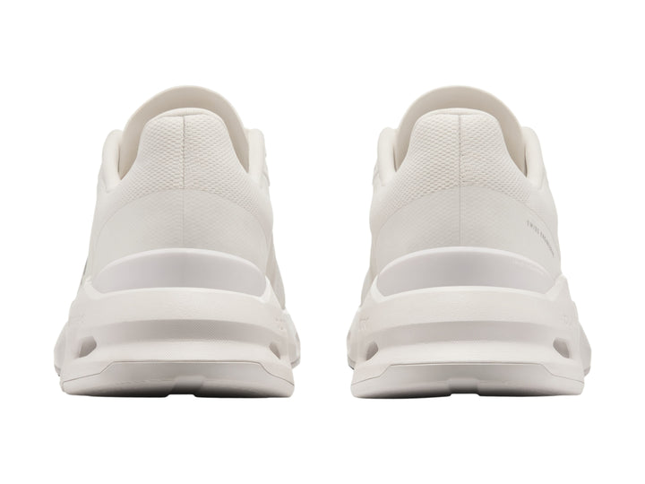 Tenis deportivos On Cloud color blanco con suela amortiguada y malla transpirable.