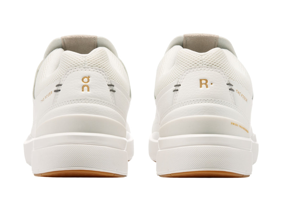 Tenis On Cloud The Roger Centre Court color blanco con suela color gum.