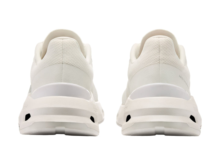 Tenis deportivos On Cloud en color blanco y gris claro con suela tecnológicay diseño moderno.