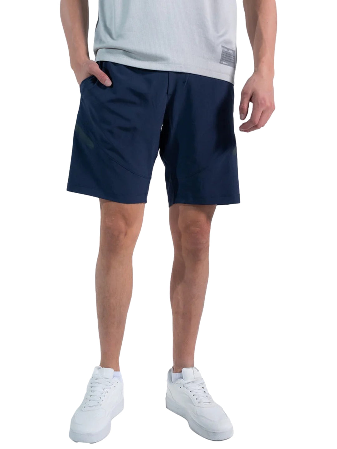 Shorts deportivos color azul marino de la marca Everlast.