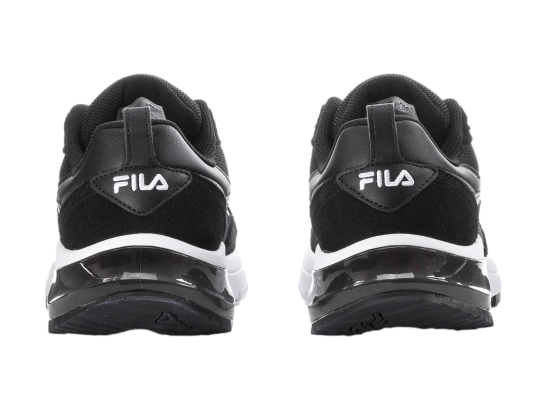 Tenis deportivos FILA color negro con suela blanca y detalles en malla.