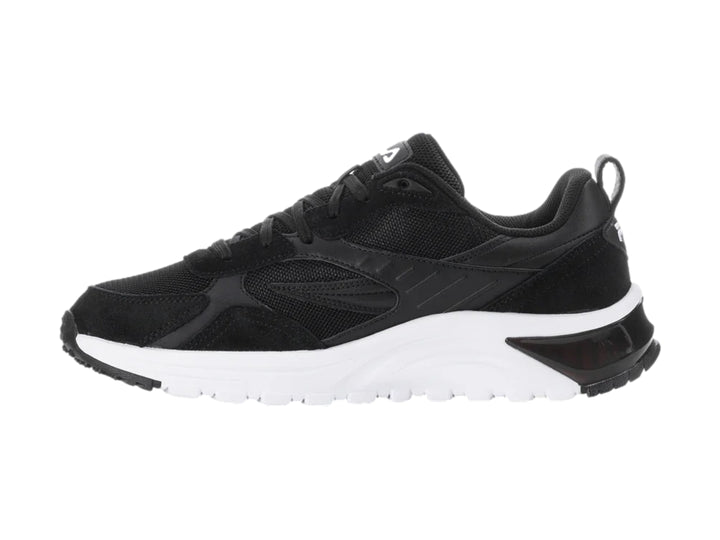 Tenis deportivos FILA color negro con suela blanca y detalles en malla.