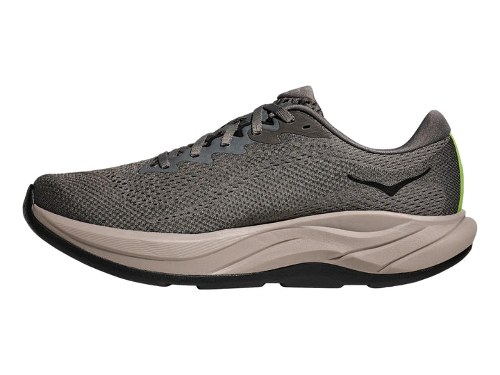 Tenis deportivos HOKA Rincon 4 color gris asfalto con suela gruesa color gris claro.