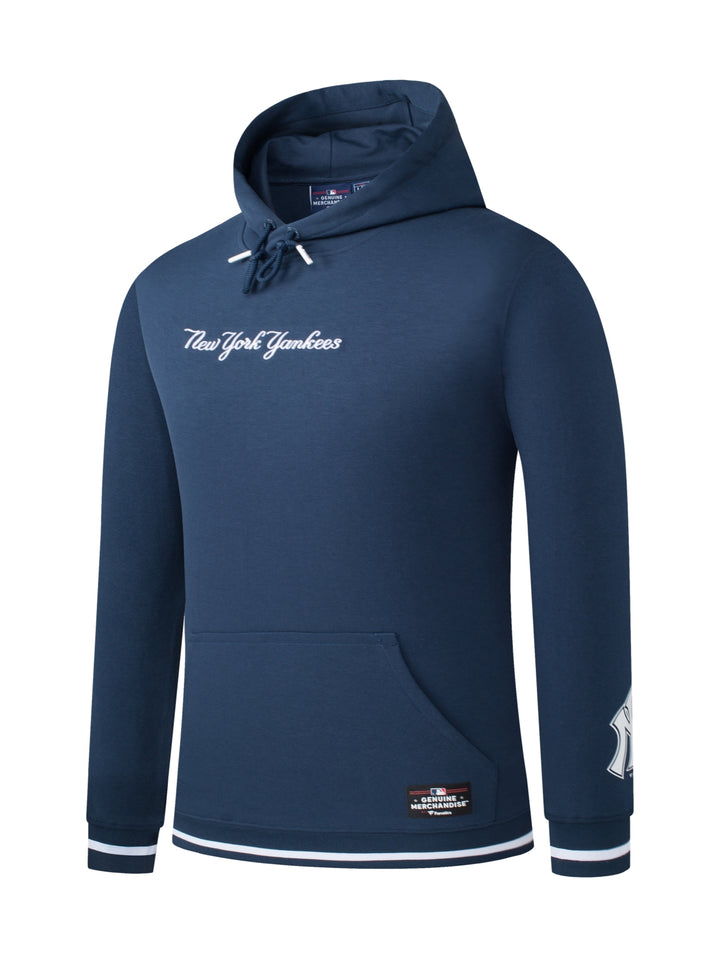 Sudadera azul marino con capucha, texto New York Yankees en el pecho y detalles blancos en bordes.