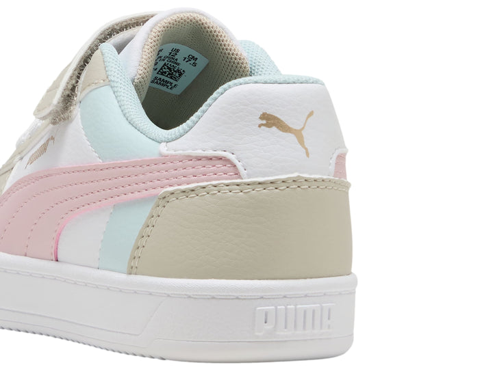 Tenis PUMA infantiles en colores blanco, beige, rosa y azul claro con cierre de velcro y agujetas.