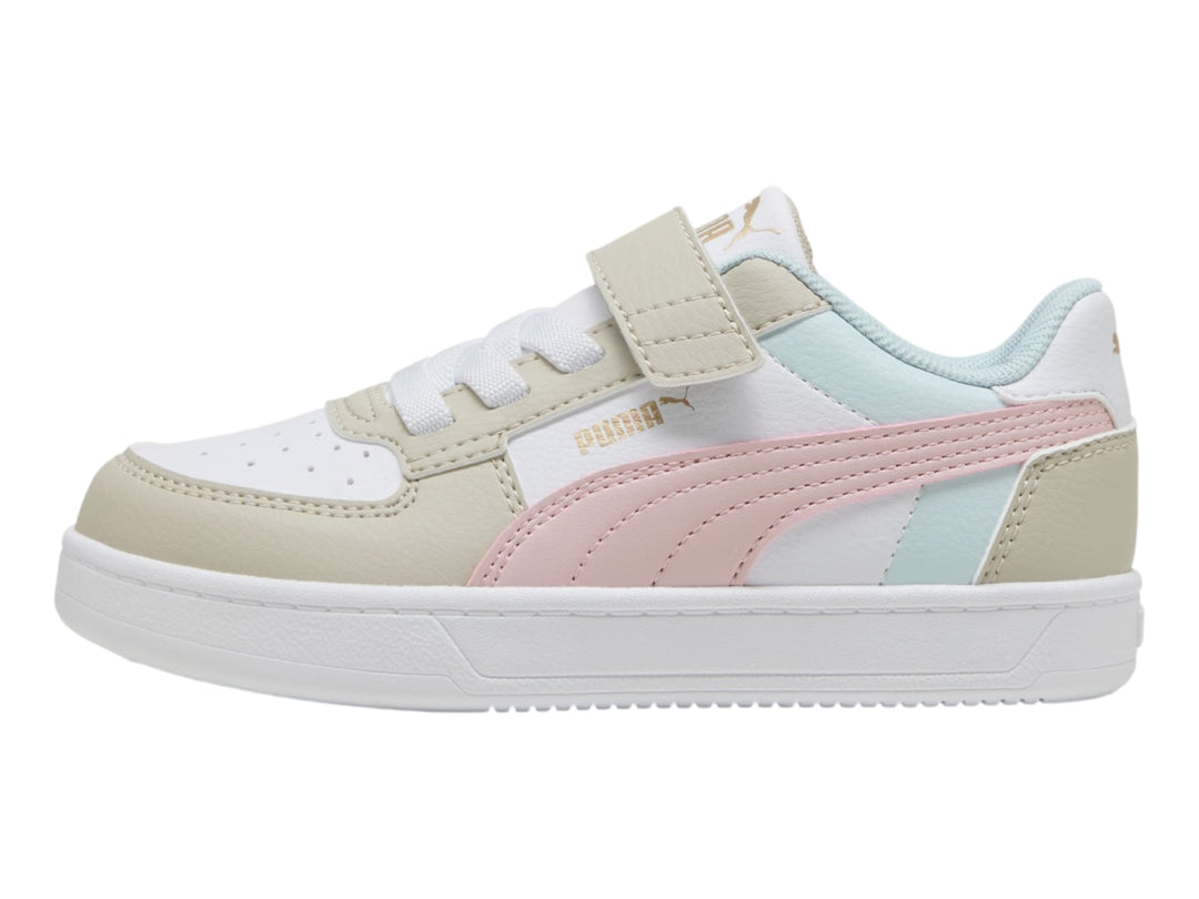 Tenis PUMA infantiles en colores blanco, beige, rosa y azul claro con cierre de velcro y agujetas.
