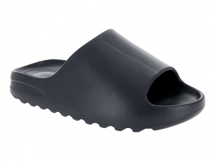 Sandalia tipo slide de color negro mate con suela gruesa y relieve, marca EVA MODA.